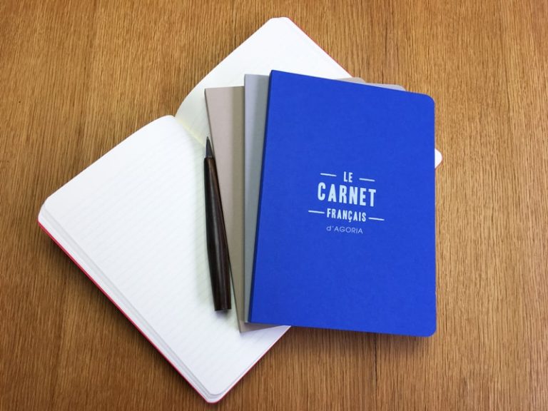 carnets francais dos carrés collés