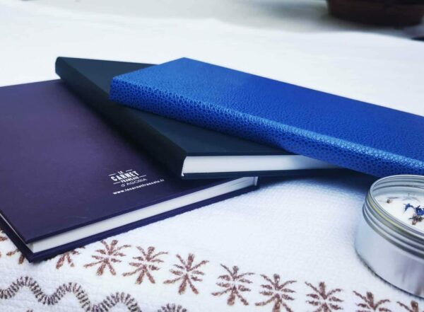 carnet francais sur une belle nappe